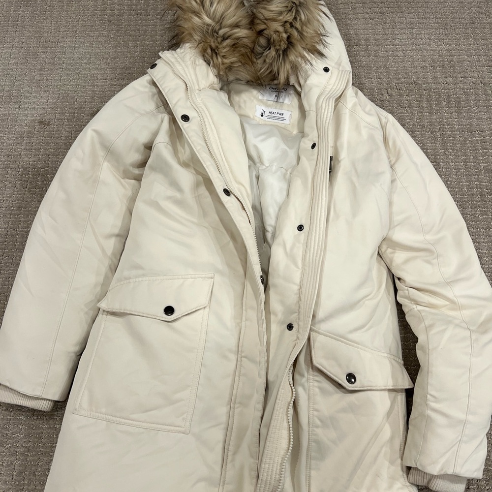 Elegant Cream Puffer Jacket with Faux Fur Hood
